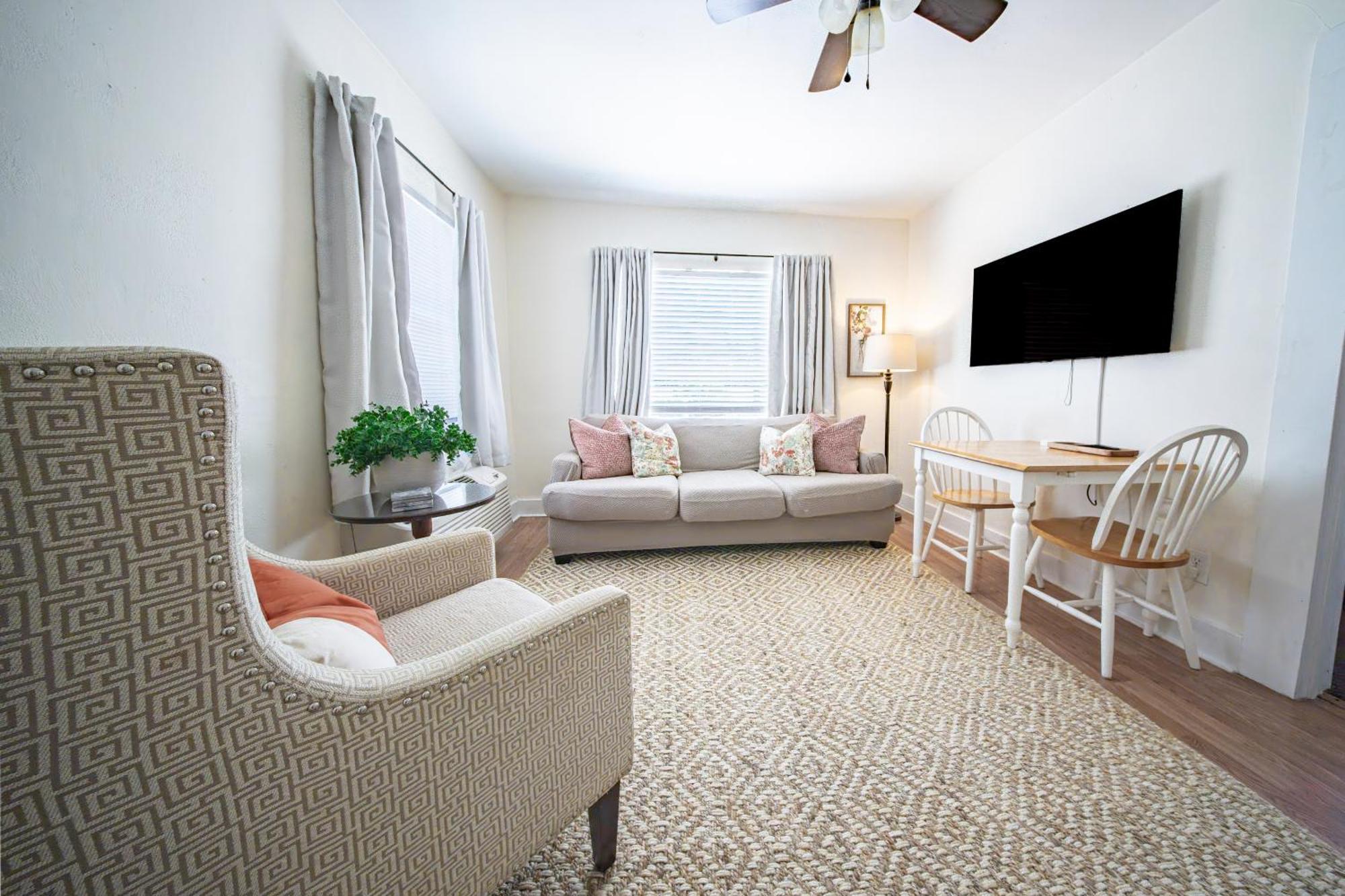 The Flats On Florida St - Super Comfy 2-Bedroom Apartments Mobile Buitenkant foto